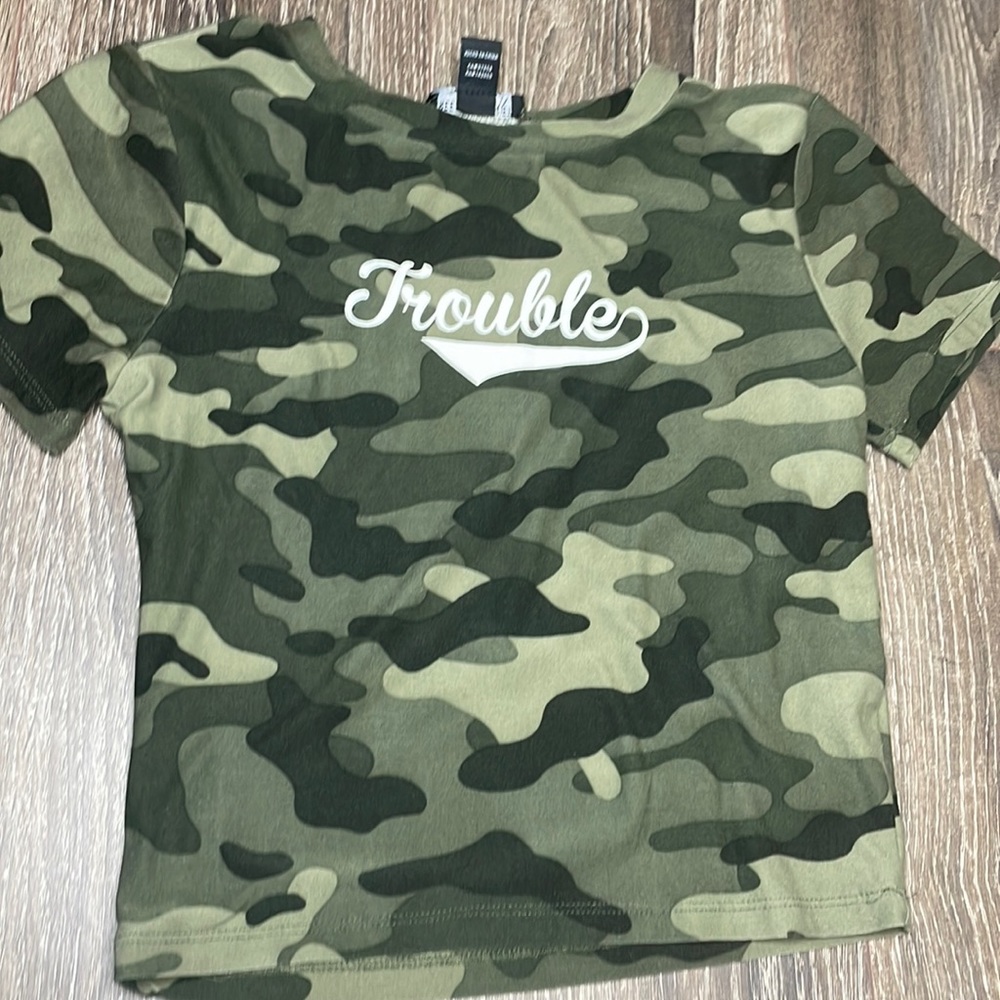 Cropped camo shirt